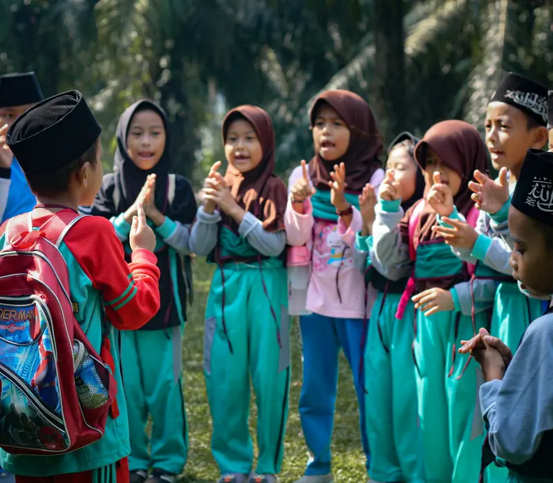 Siswa belajar bersama